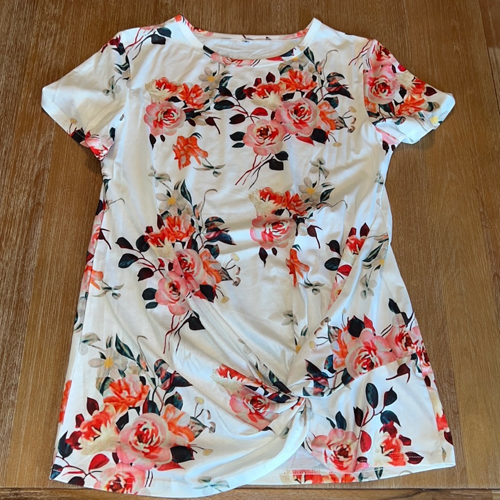 White t-shirt with flower print. Size M. NWOT.